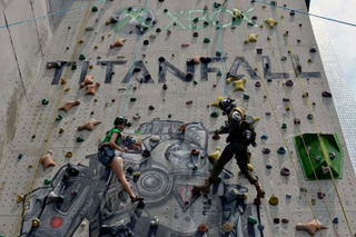 Illustration for article titled Titanfall Climbing Wall In Hong Kong